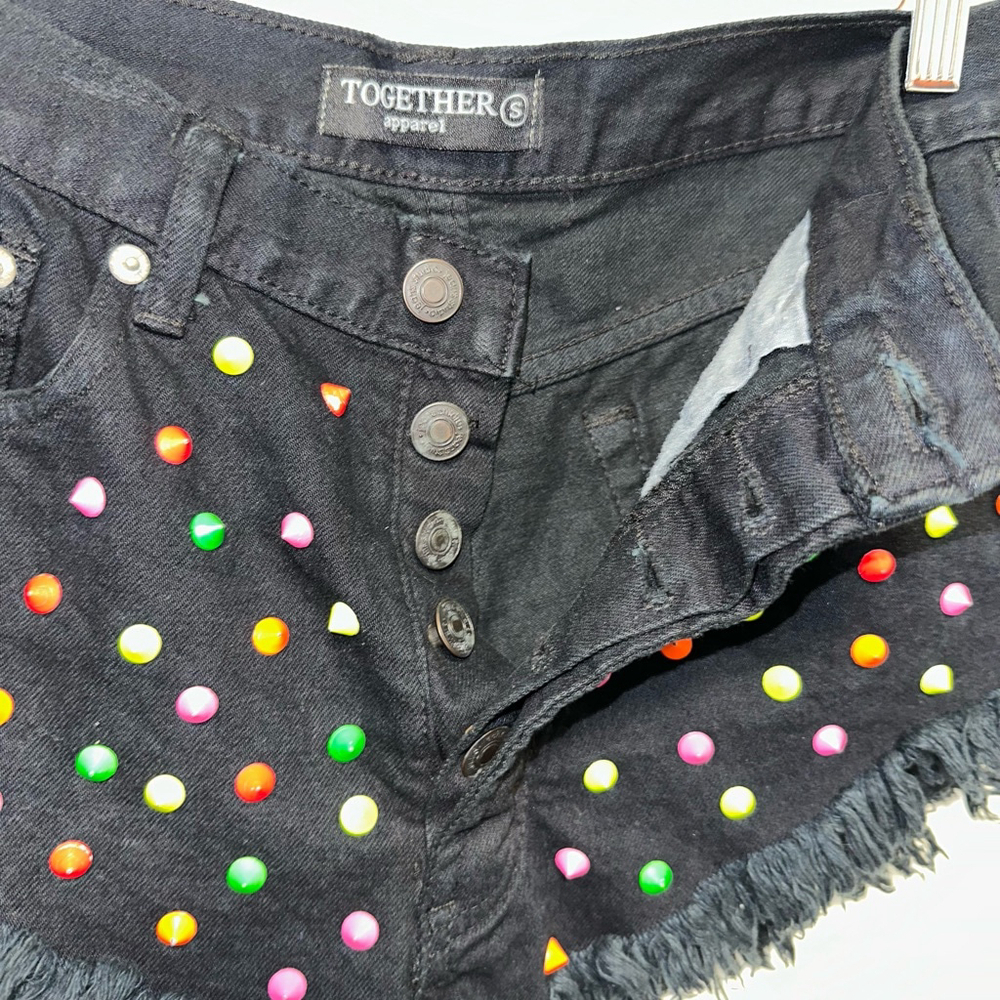 Together Apparel Women’s Studded Denim Shorts Size S Black Multi-color rave - Picture 9 of 10